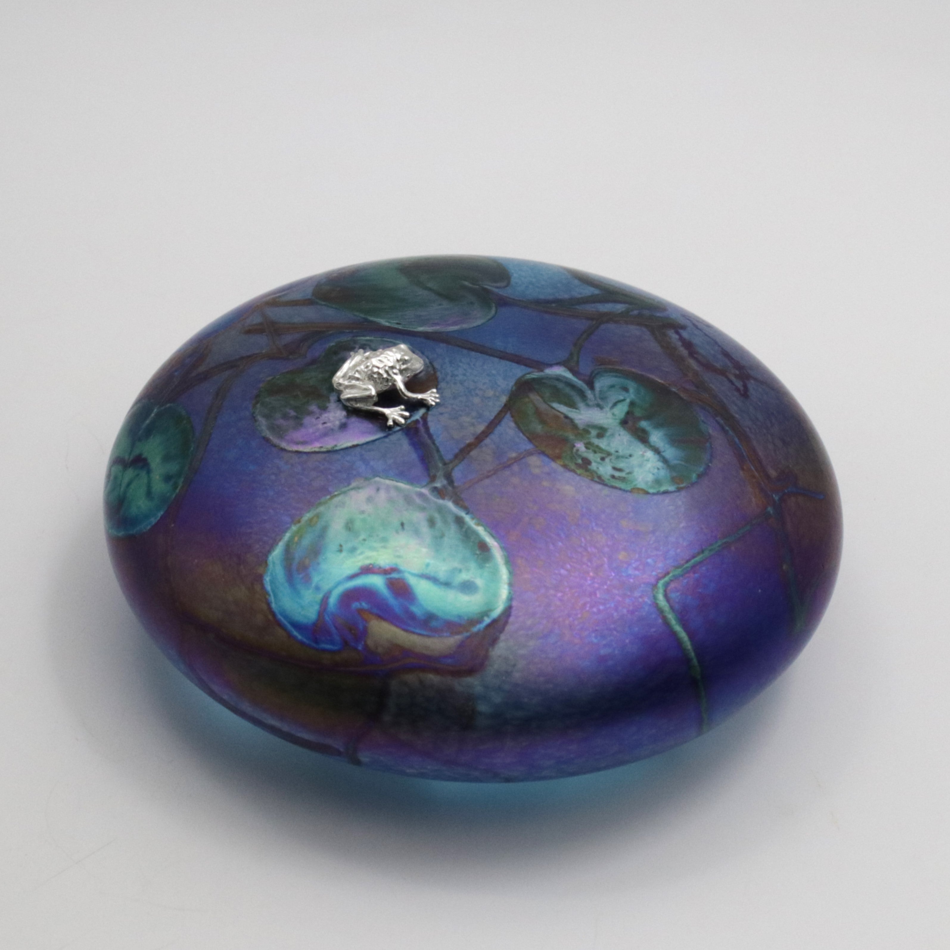 Frog Lily Disc with Paperweight