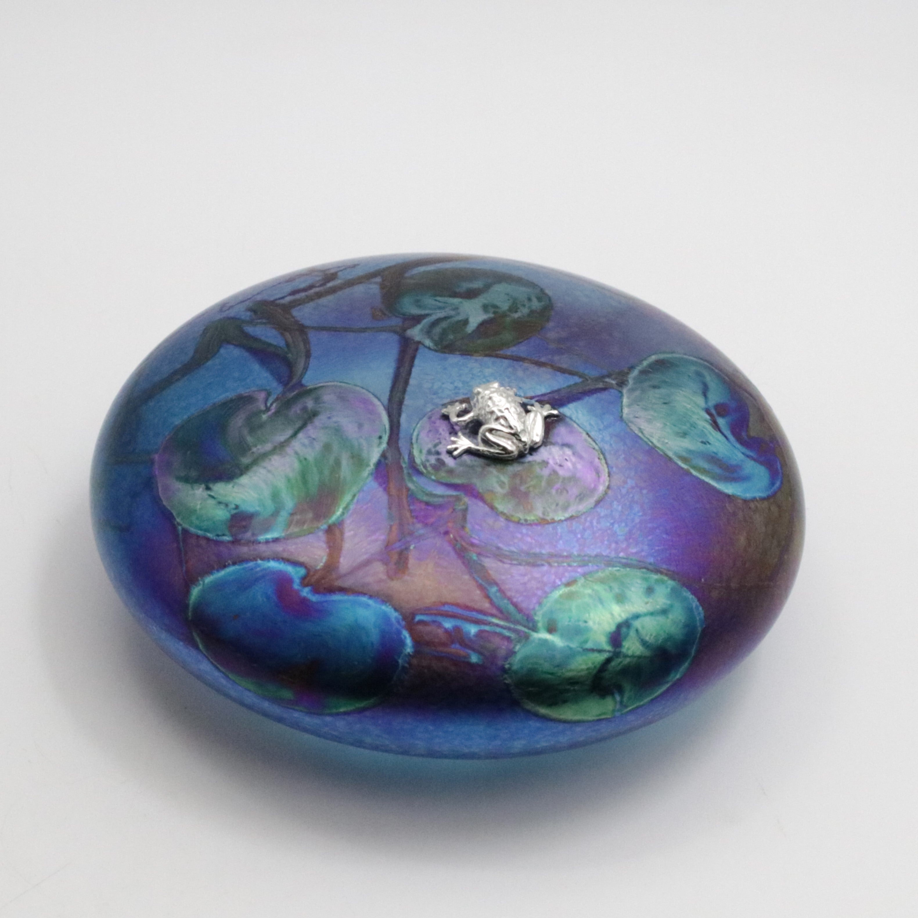 Frog Lily Disc with Paperweight