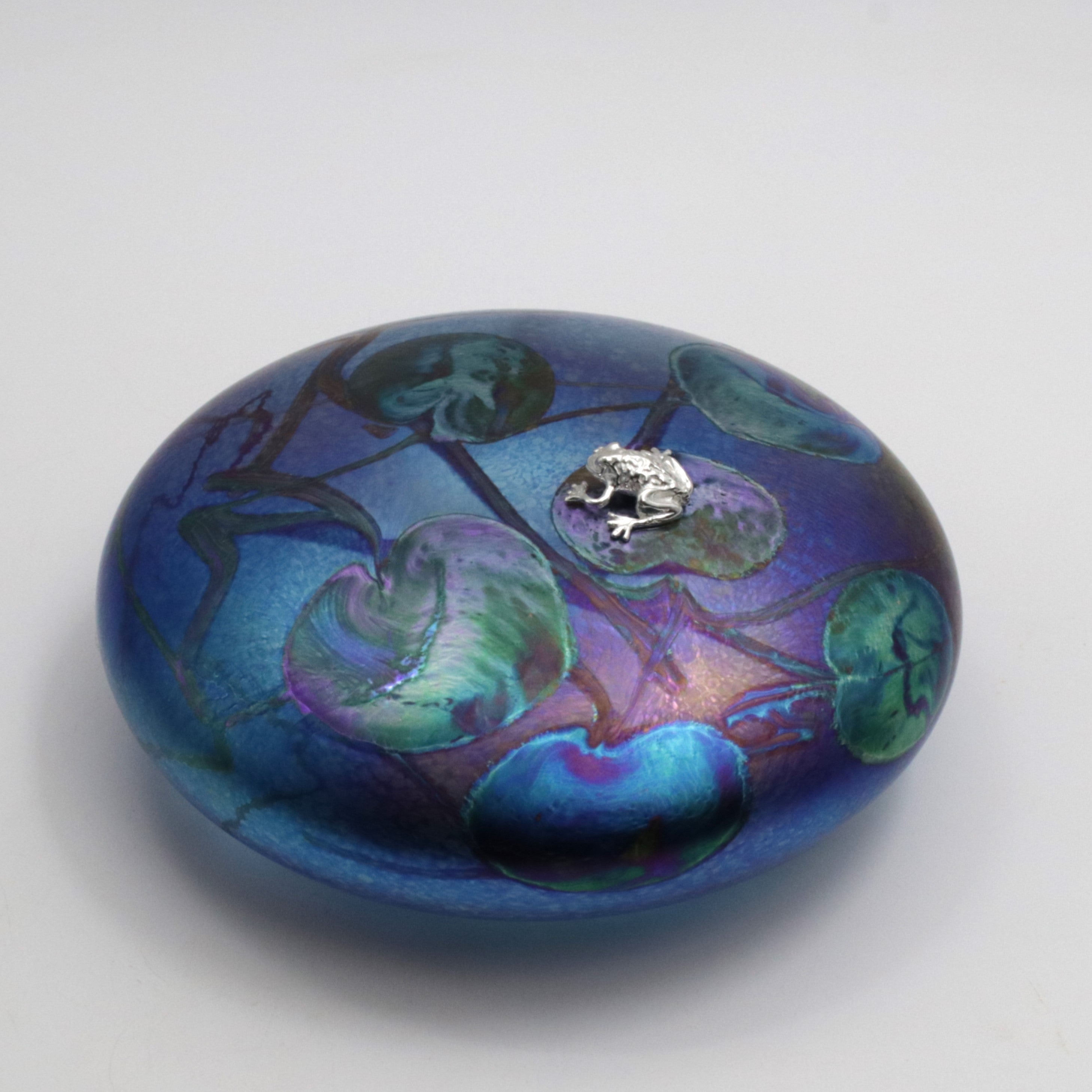Frog Lily Disc with Paperweight