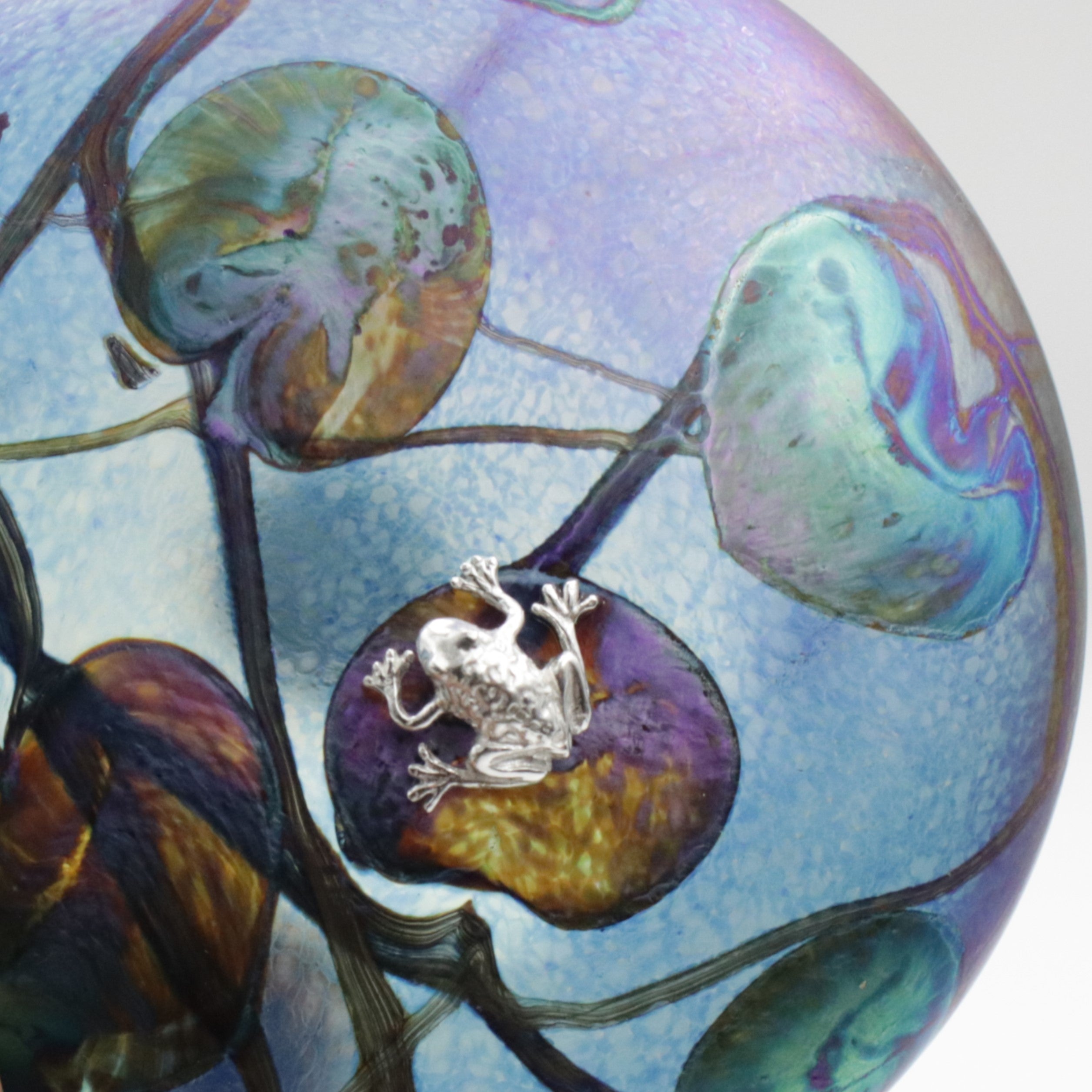 Frog Lily Disc with Paperweight