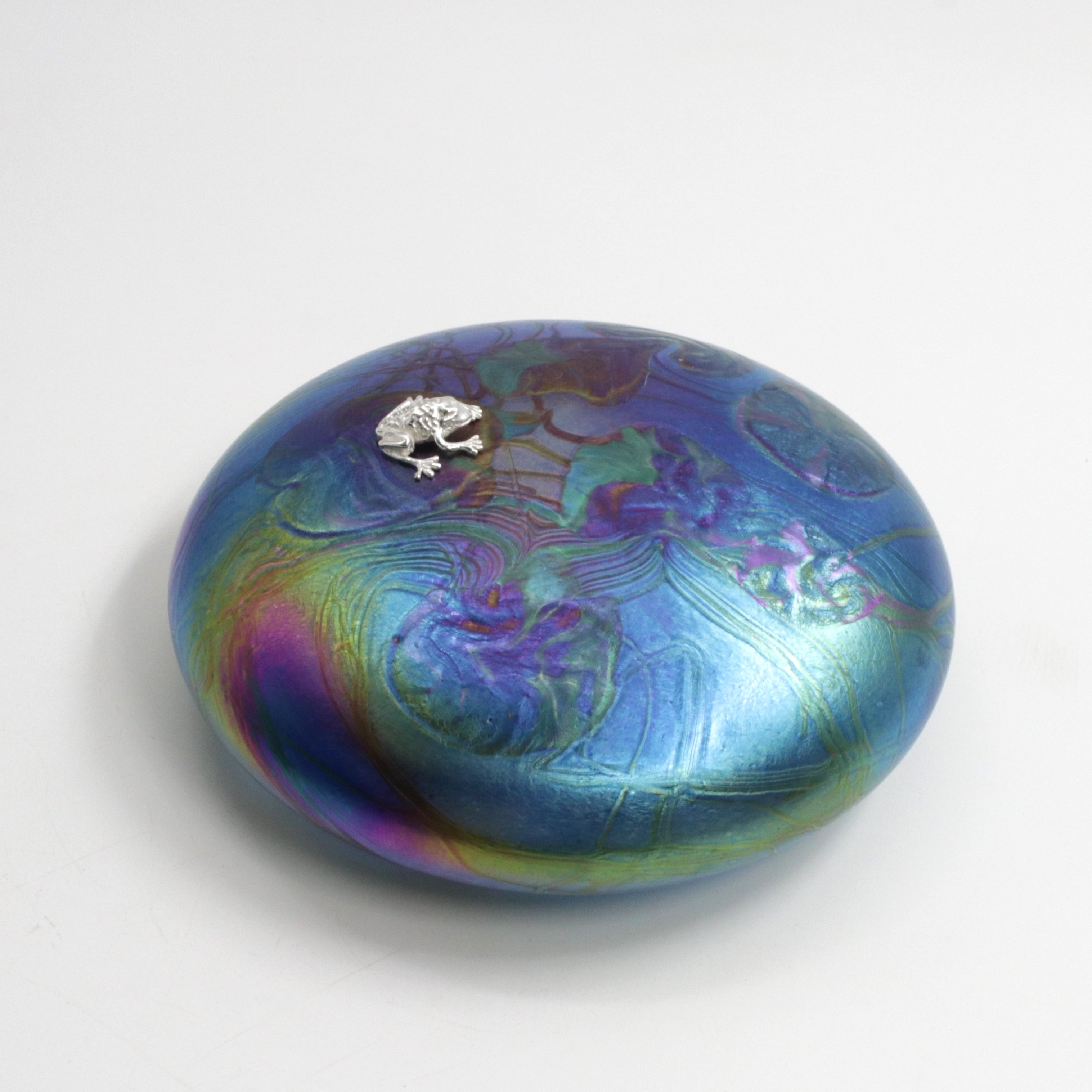 Frog Lily Disc with Paperweight