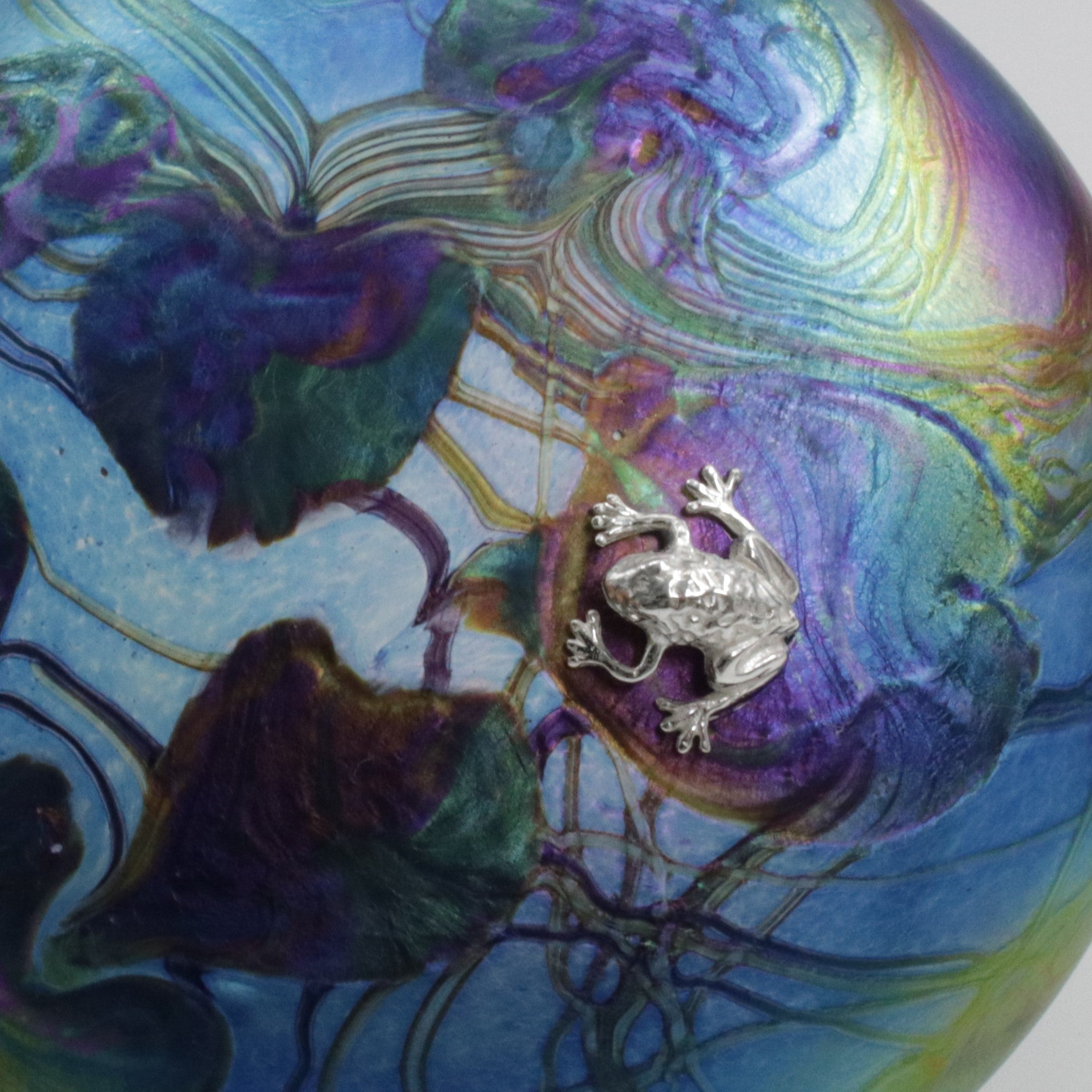 Frog Lily Disc with Paperweight
