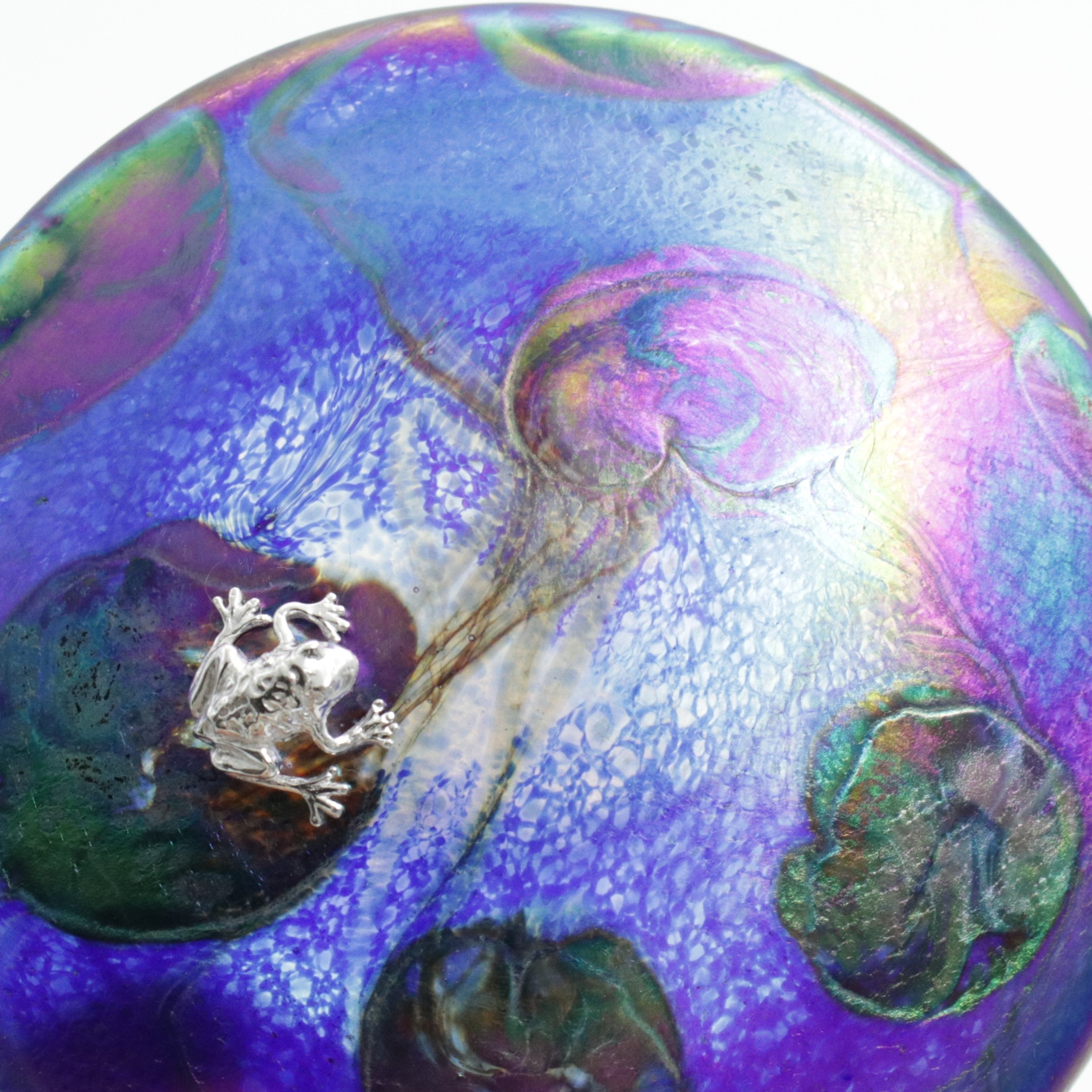 Frog Lily Disc with Paperweight