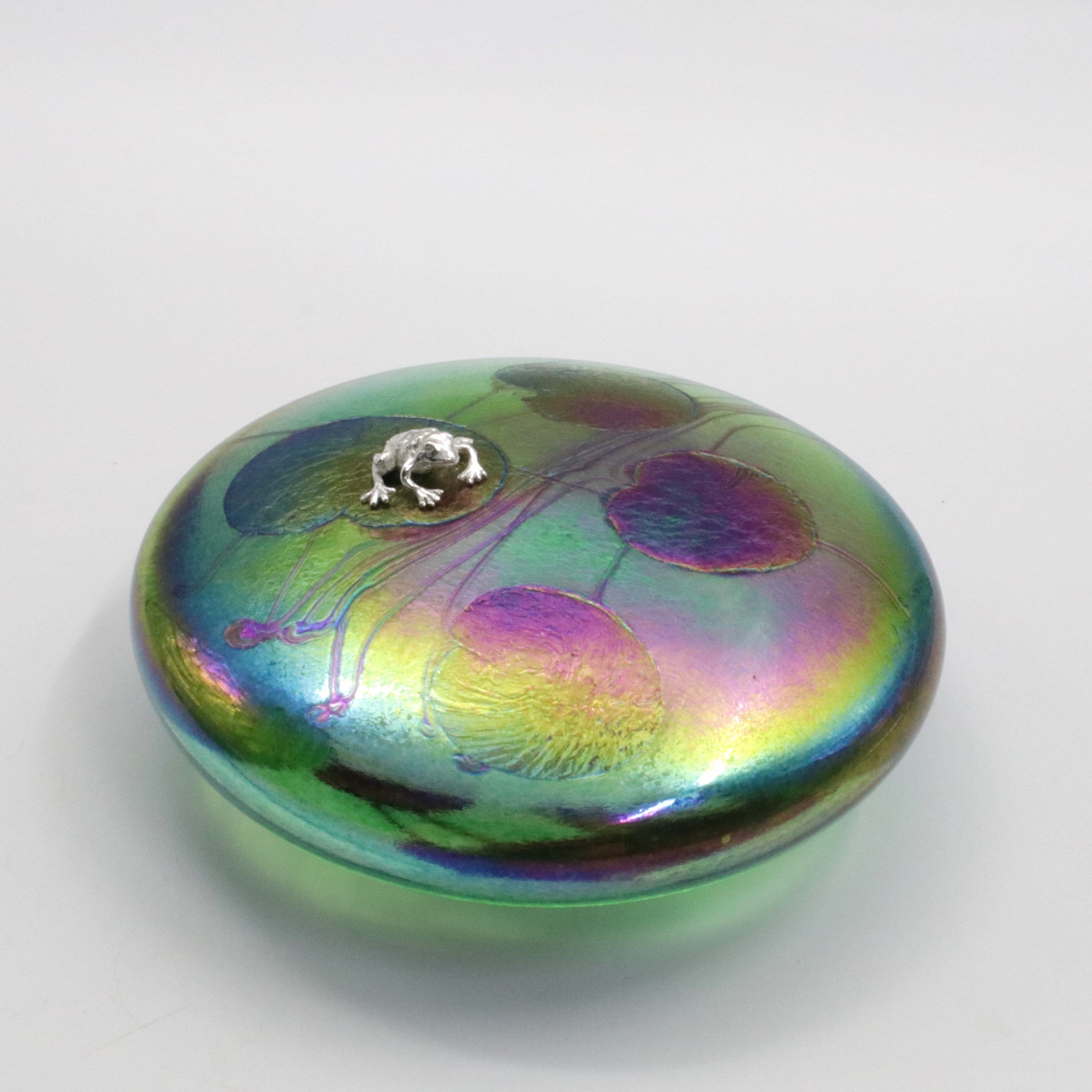 Frog Lily Trail Paperweight