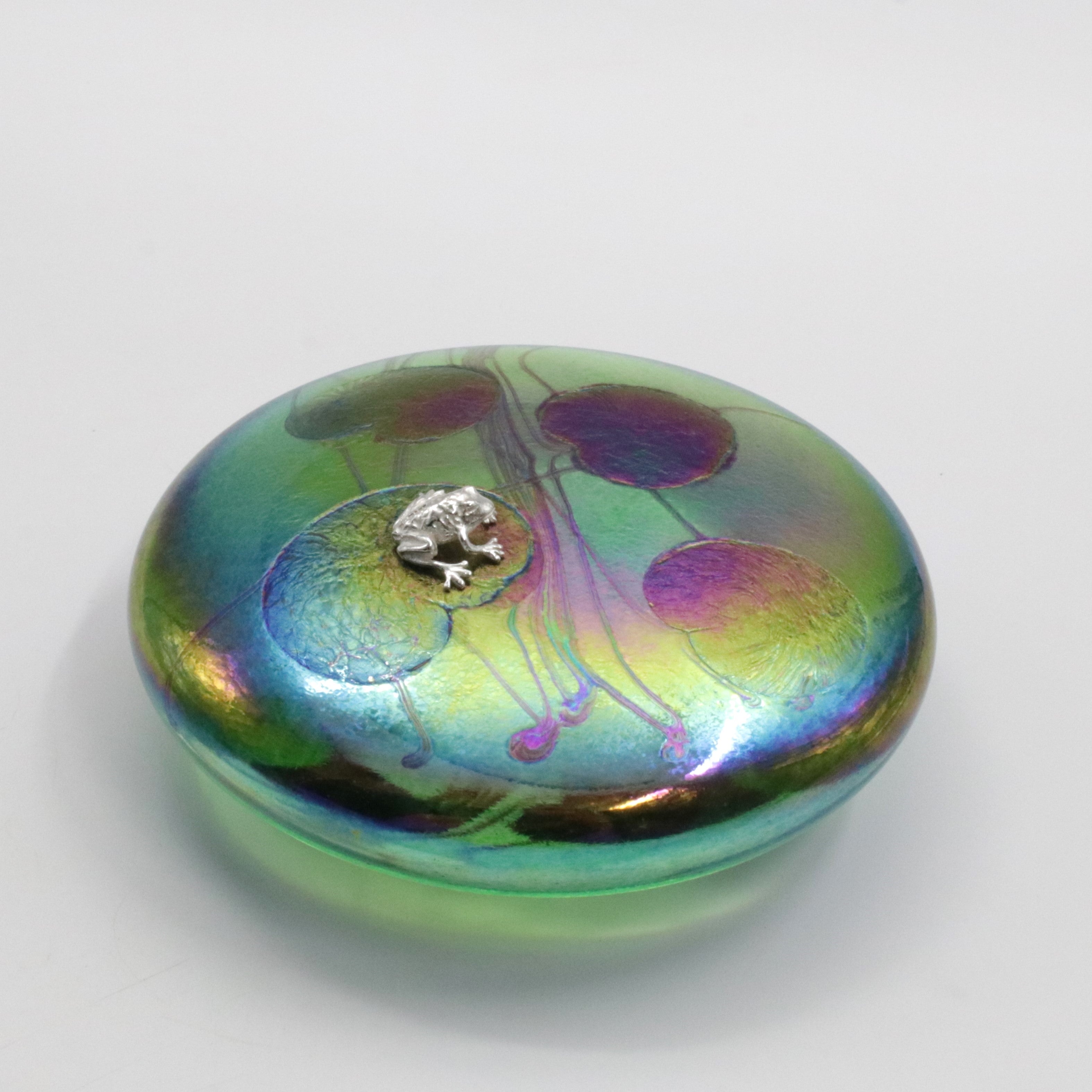 Frog Lily Trail Paperweight