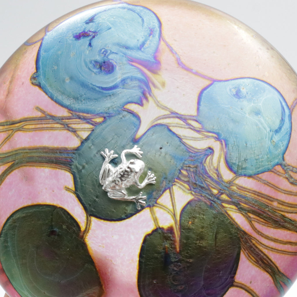 Frog Lily Trail Paperweight