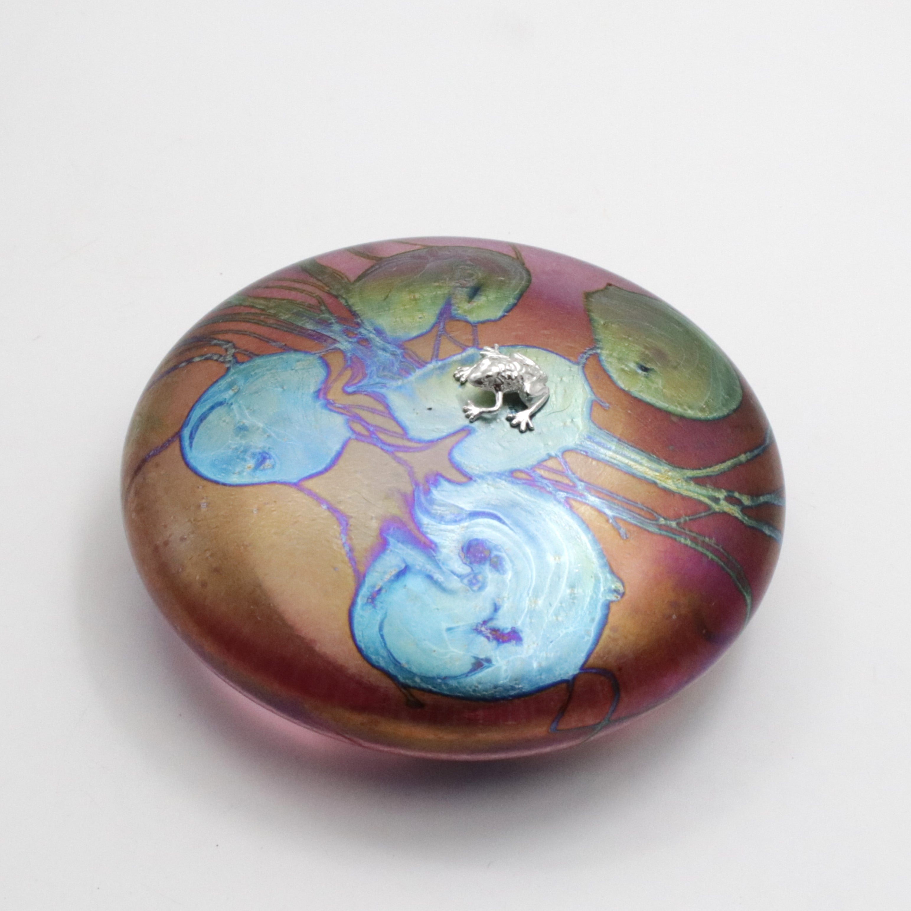 Frog Lily Trail Paperweight