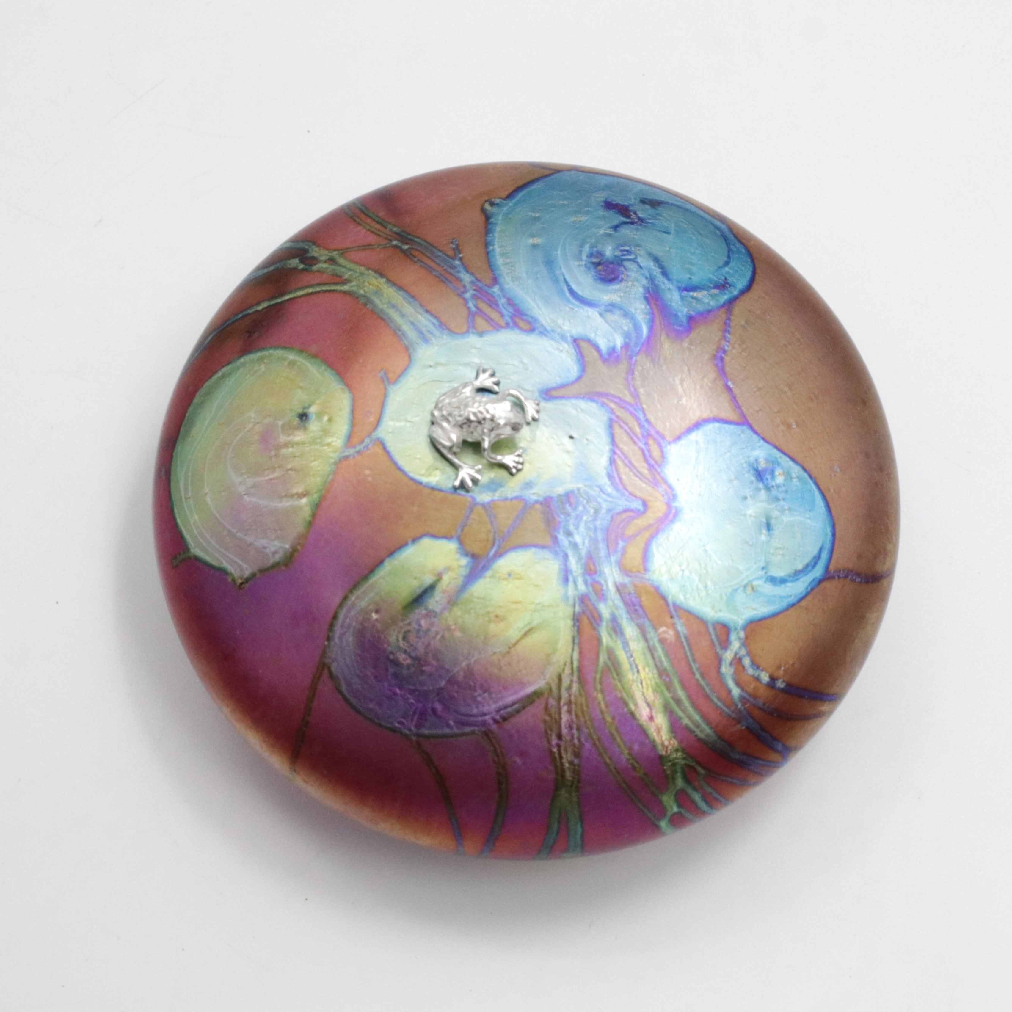 Frog Lily Trail Paperweight